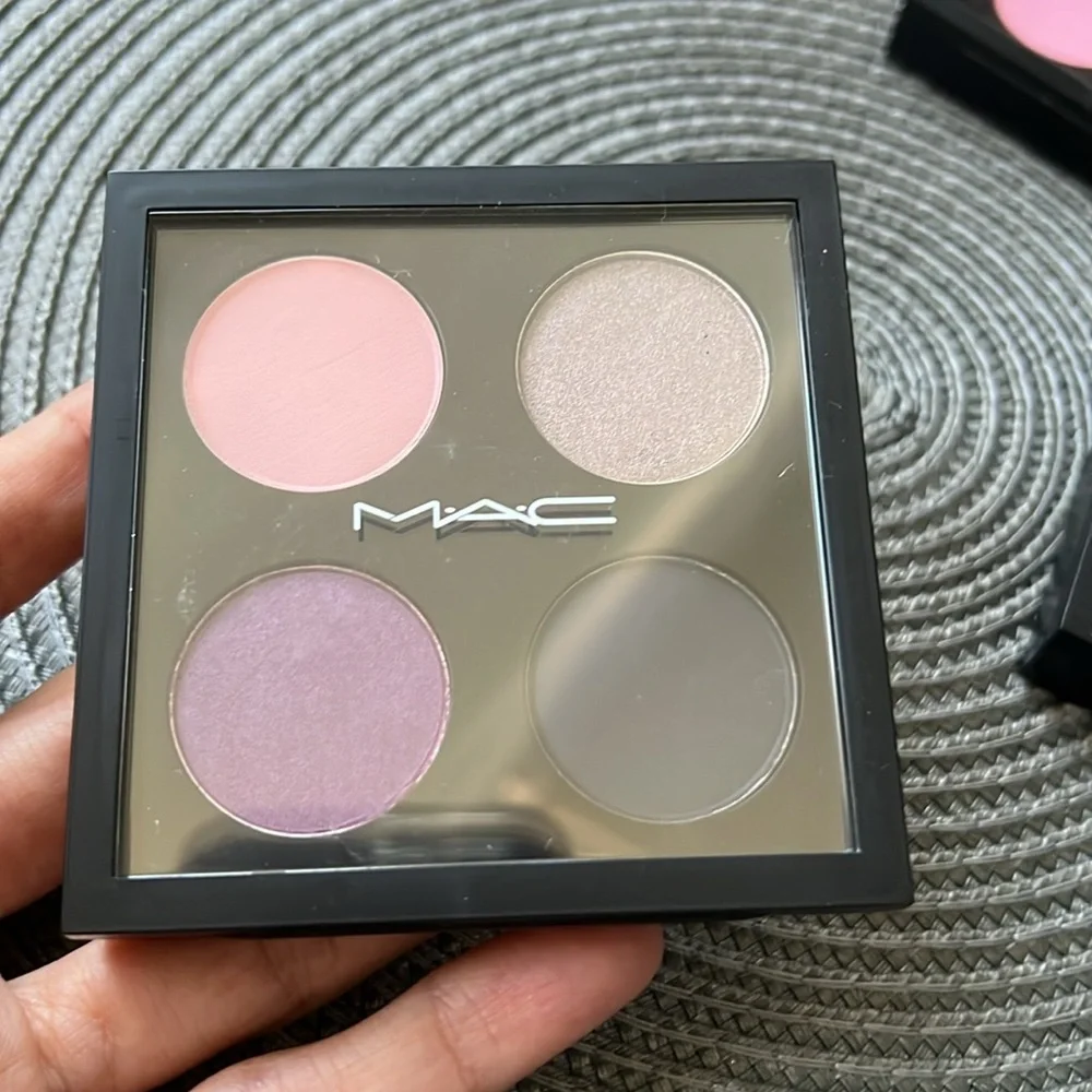 RARE MAC Shop & Drop Eyeshadow Quad